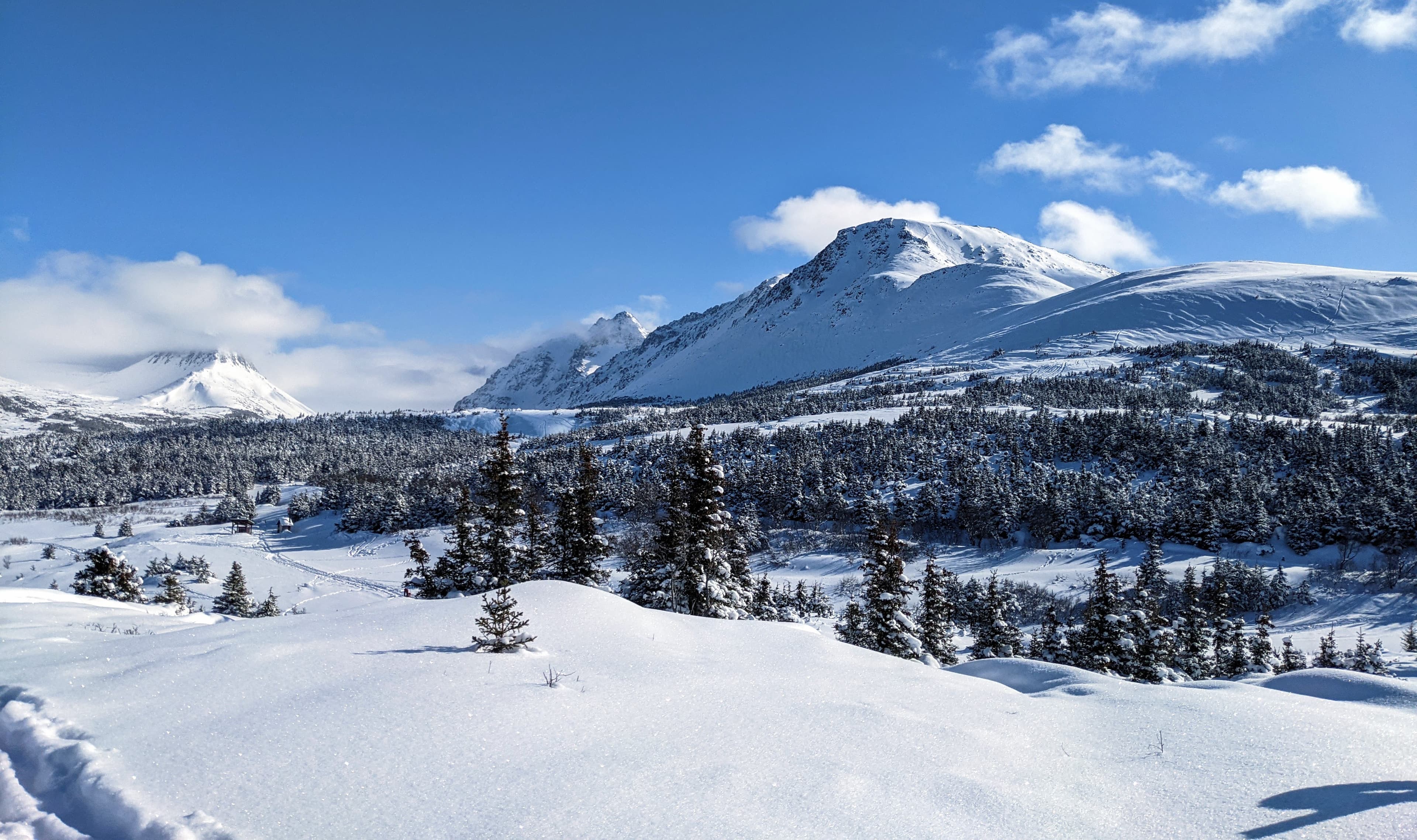 The overlook at the Glen Alps trailhead of Chugach State Park