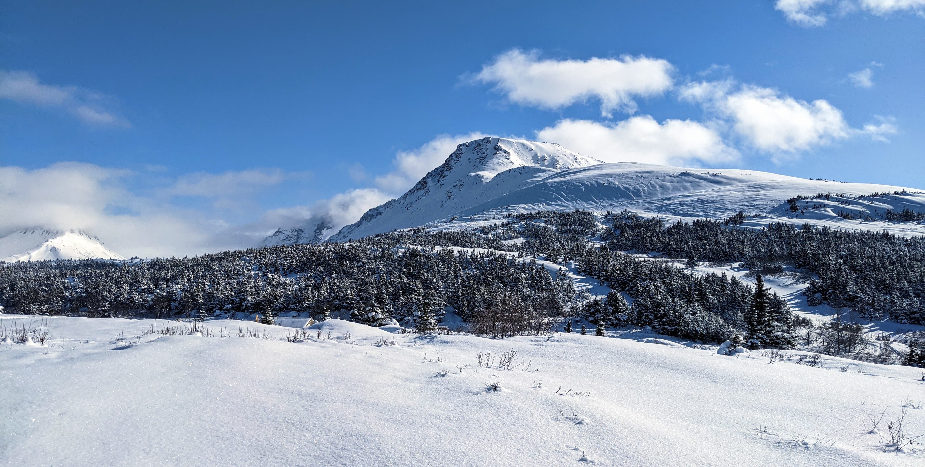 The overlook at the Glen Alps trailhead of Chugach State Park, facing up towards the trail